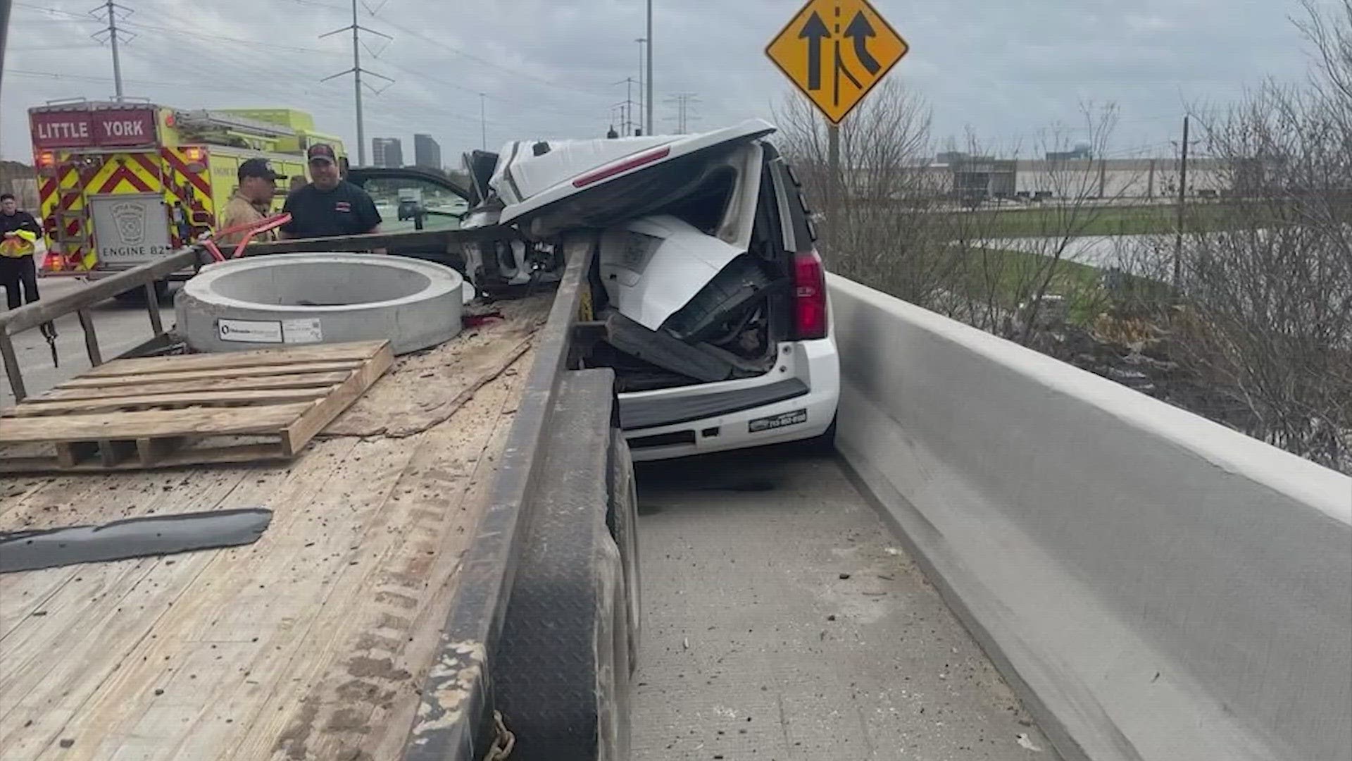 Harris Co. Pct. 4 deputy constable injured when trailer crashed into their vehicle