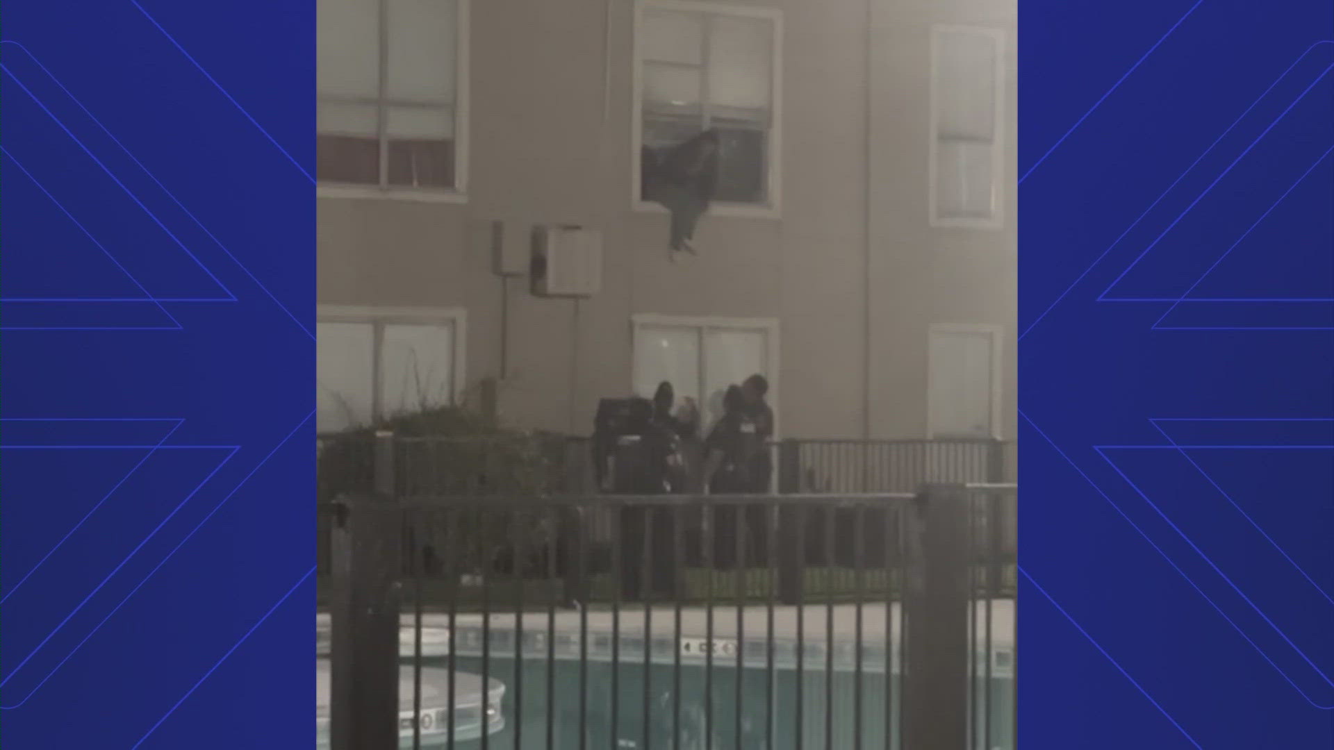Breaking Houston news: Man barricaded in apartment | khou.com