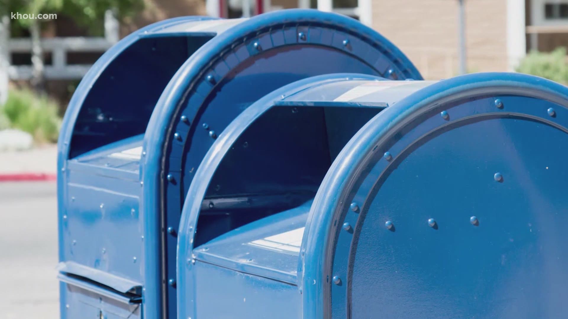 The Harris County District Attorney's Office says armed robbers are holding up USPS letter carriers during daily mail routes, looking to steal their mailbox keys.