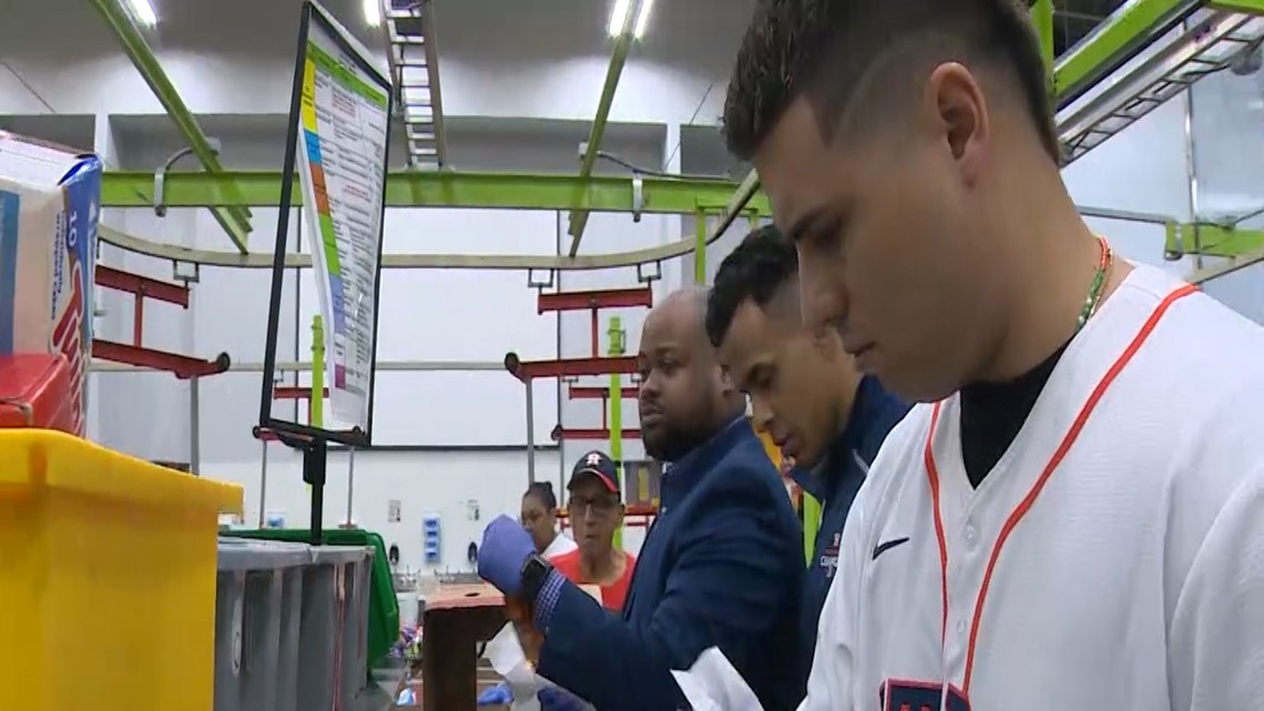 Houston Astros Caravan: Meet players, broadcasters as they make several  stops throughout the Houston area