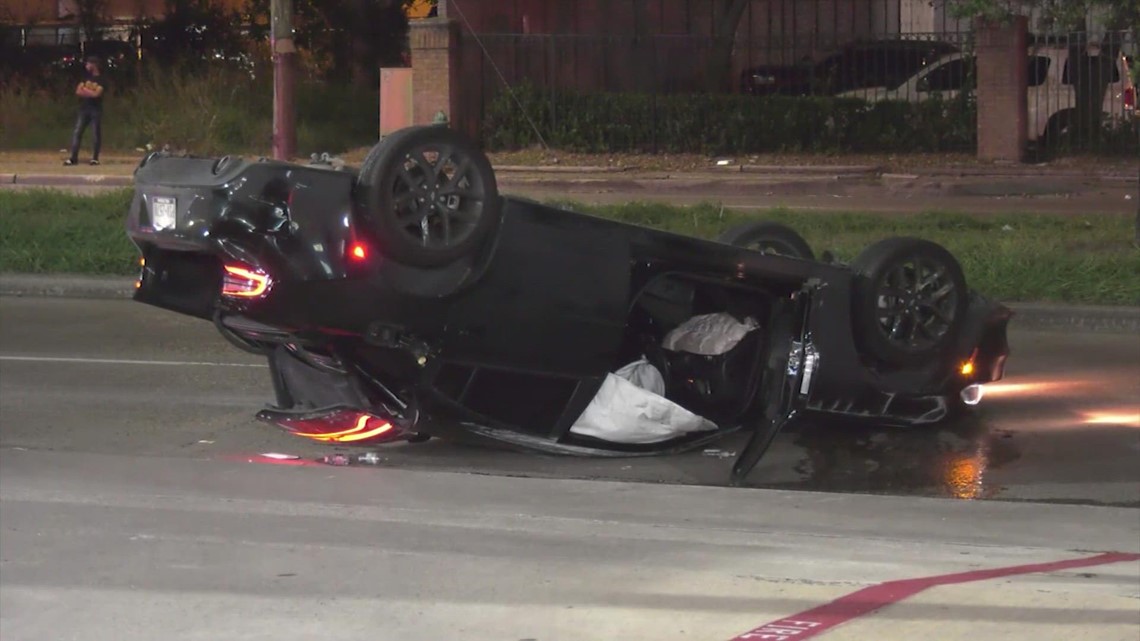 Woman killed in hit-and-run after car loses control and flips in SE Houston, police say