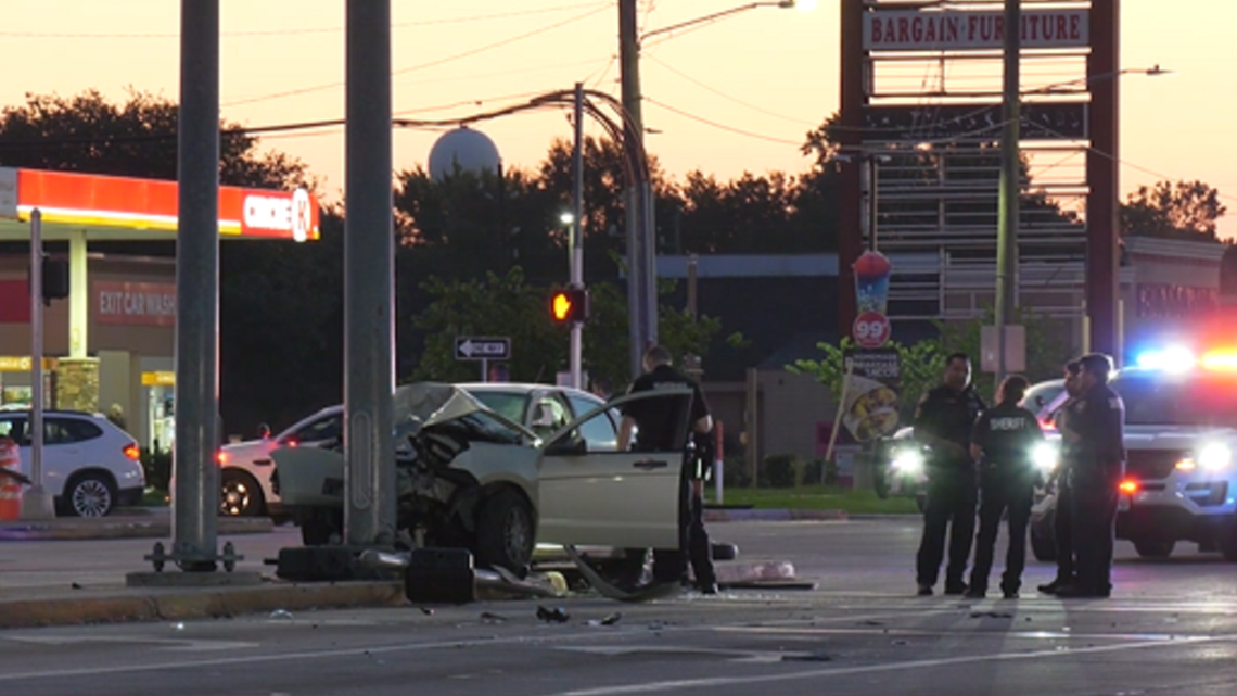 Driver Veers Off Road, Fatally Crashes Into Traffic Pole In North ...