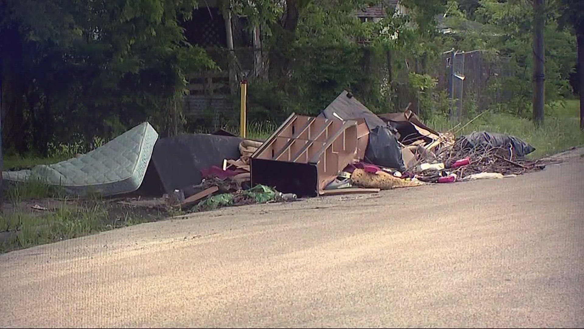 Residents claim illegal dumping problem still not solved | khou.com