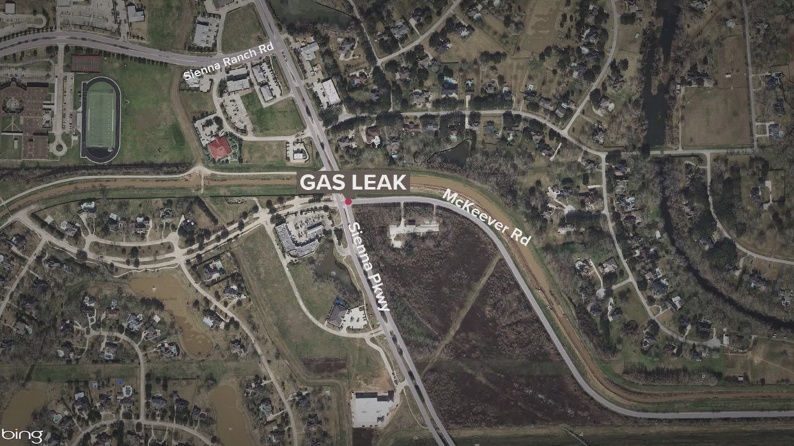 Large gas leak prompts road closures in Missouri City | khou.com