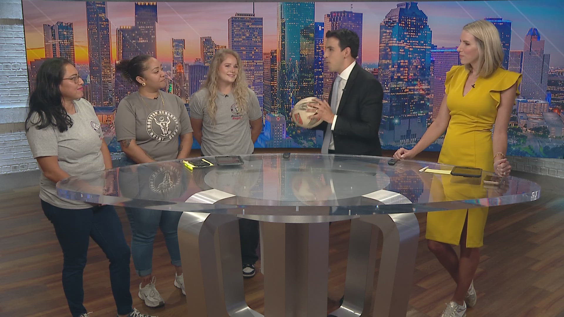 Three Houston-area players explain the Women's World Cup to Ilona and Art.