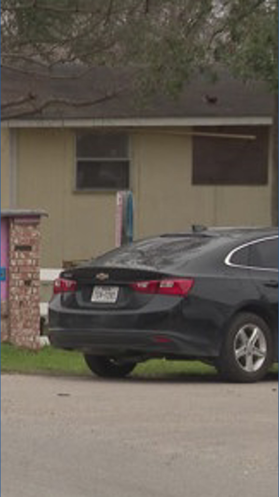 Man hurt in shootout with deputies after barricading himself inside ...