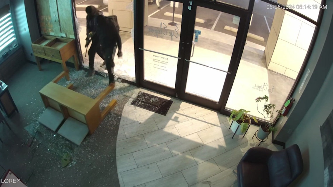 Thieves target multiple locations of Houston-area eyewear store - Vimarsana News