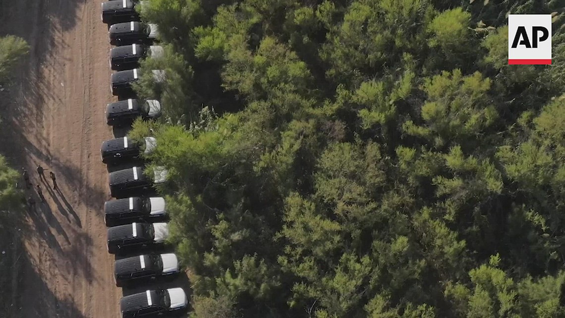 Texas DPS troopers create 'steel wall' of patrol vehicles in Del Rio