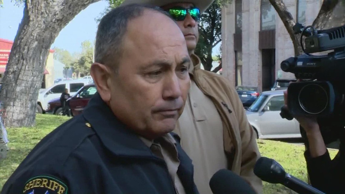 Uvalde County Sheriff avoids questions about his response to the Robb ...