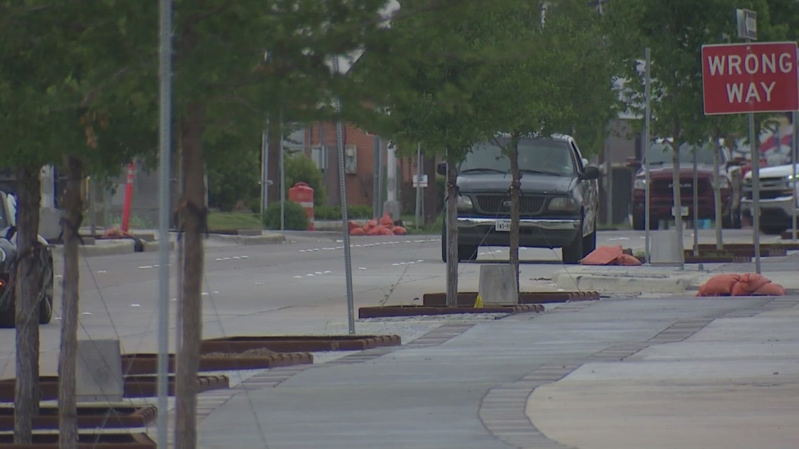 Mayor Whitmire announces major road project will continue - Vimarsana News