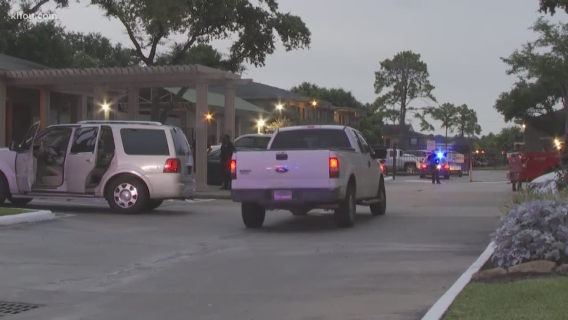 A 3-year-old dies in a tragic accident, a possible Mumps outbreak has been reported in the Harris Co. jail and a man is shot on W. 34th St., these are some of the top headlines from #HTownRush at 5 a.m.