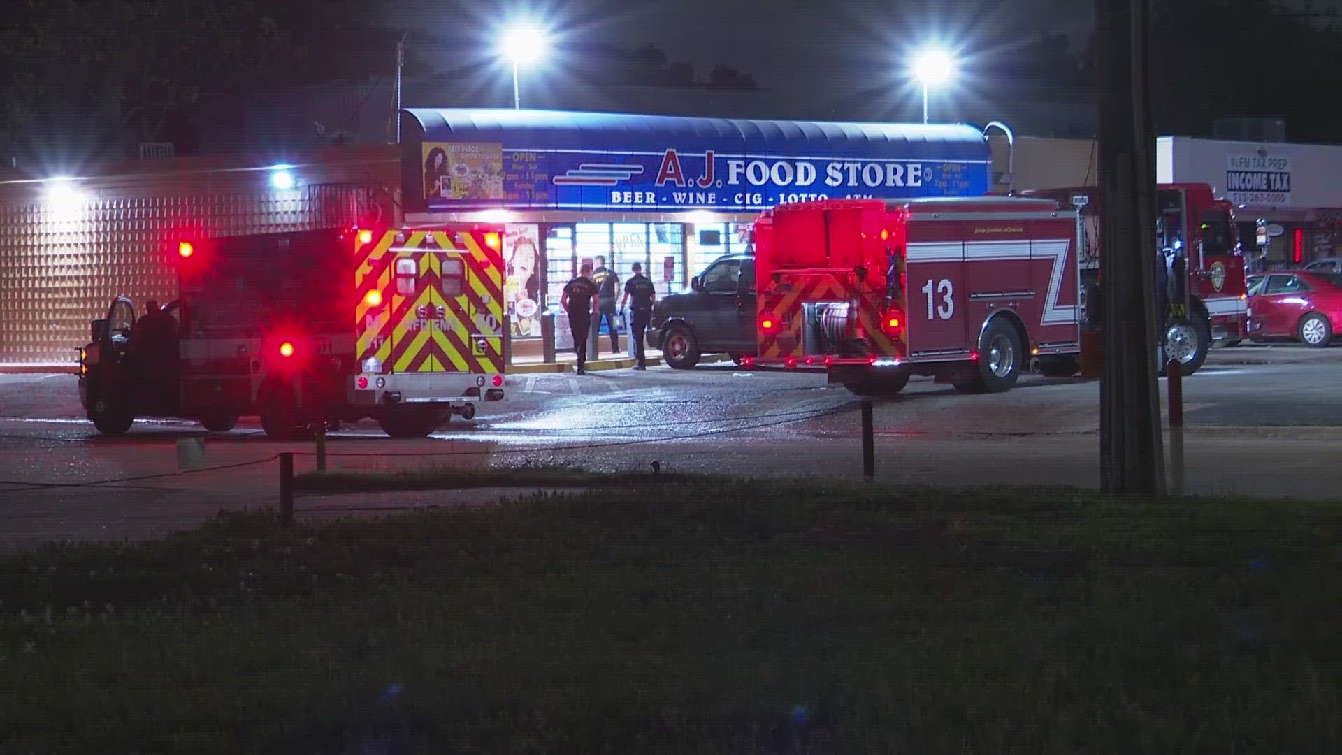 store-clerk-shot-another-held-hostage-during-houston-robberies-khou