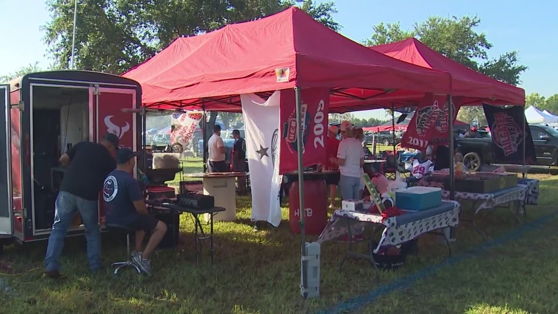 Thousands of fans tailgate for Texans 2023 home opener