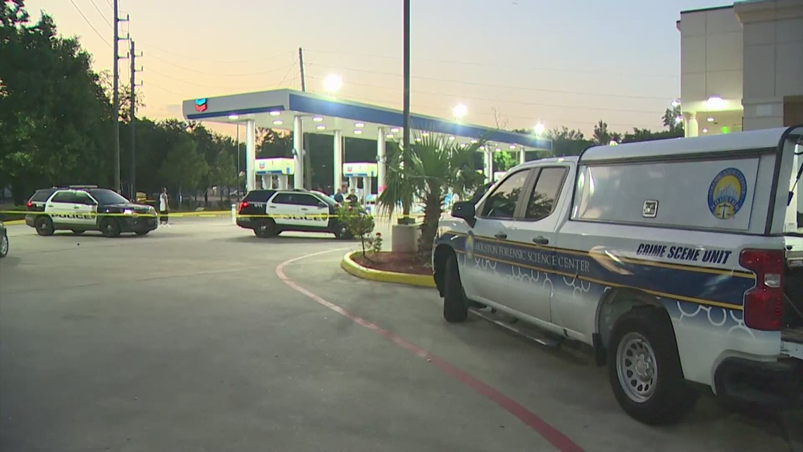 Houston carjackings 2 people shot overnight on the north side