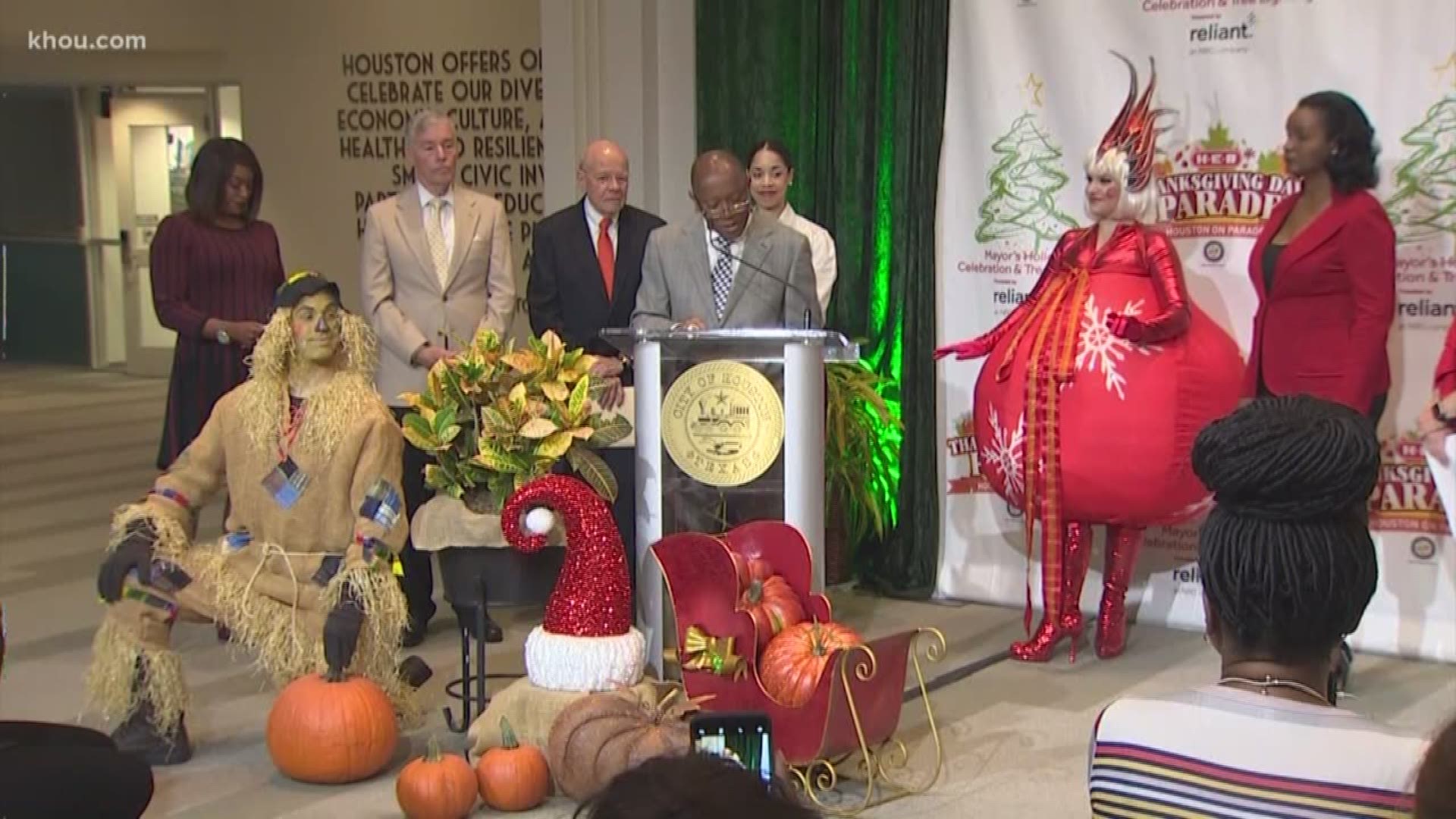 The grand marshals for the 2018 HEB Thanksgiving Day Parade will be James Harden and Jose Altuve, the mayor announced on Monday. 