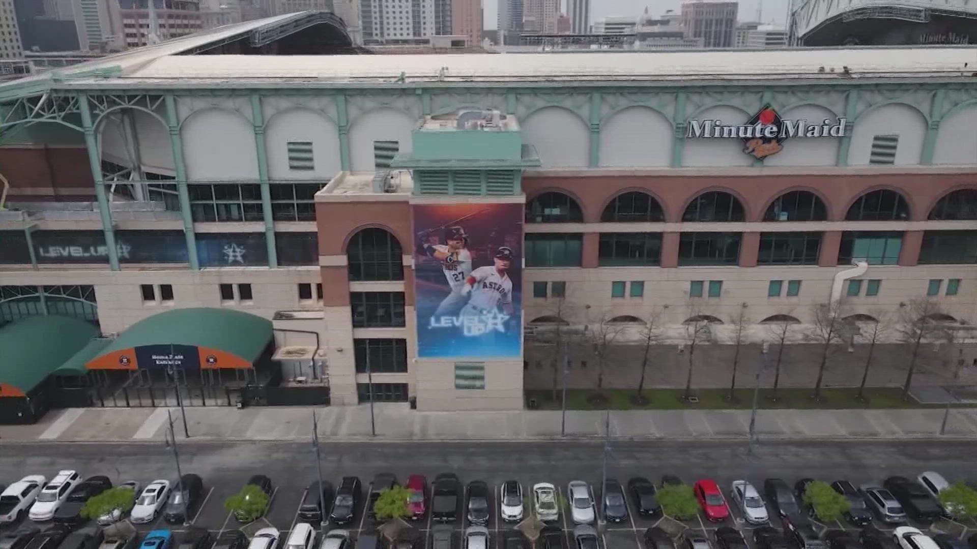 Will the roof be closed at Minute Maid Park during World Series