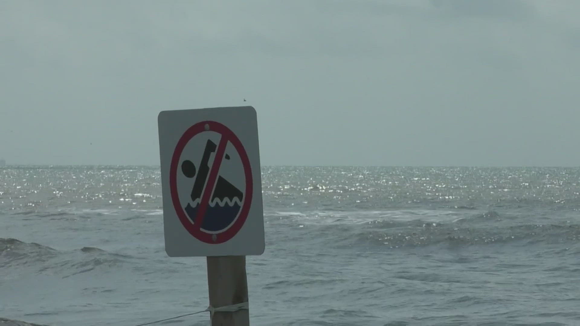 Man dies, woman remains alive after being pulled from Galveston waters ...