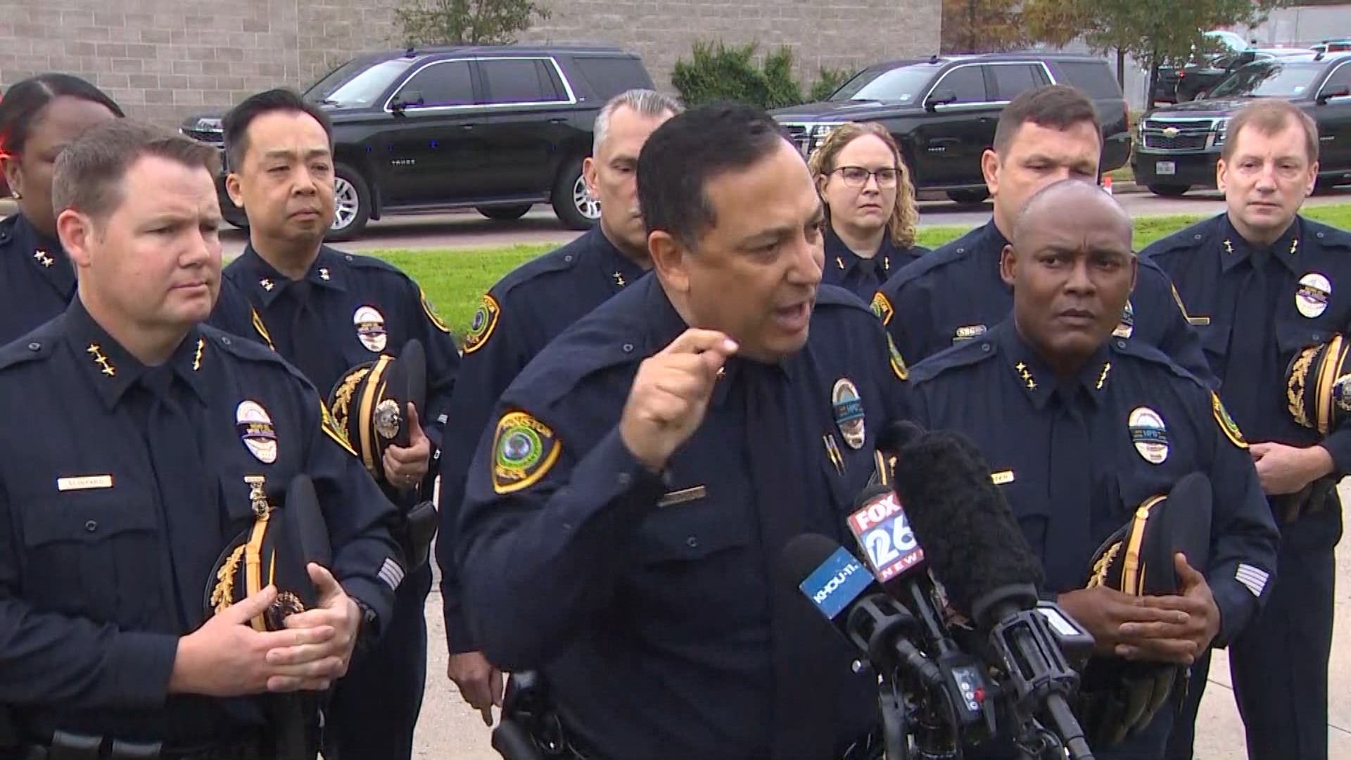 After a sergeant’s murder over the weekend, Houston Police Chief Art Acevedo calls out U.S. Senators and the NRA over the country’s gun laws.