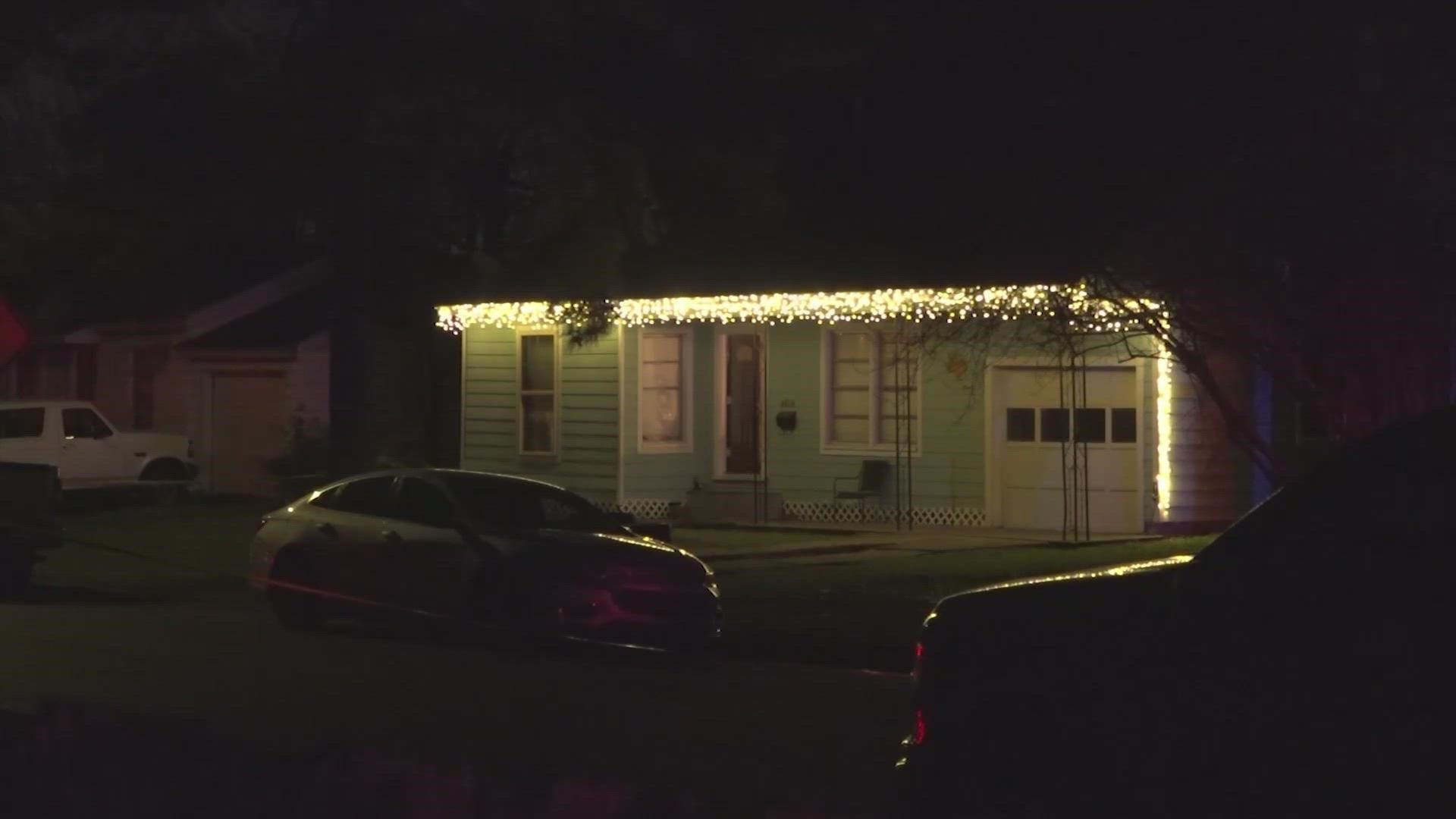 2 girls escape after apparent triple murder-suicide in Galena Park ...