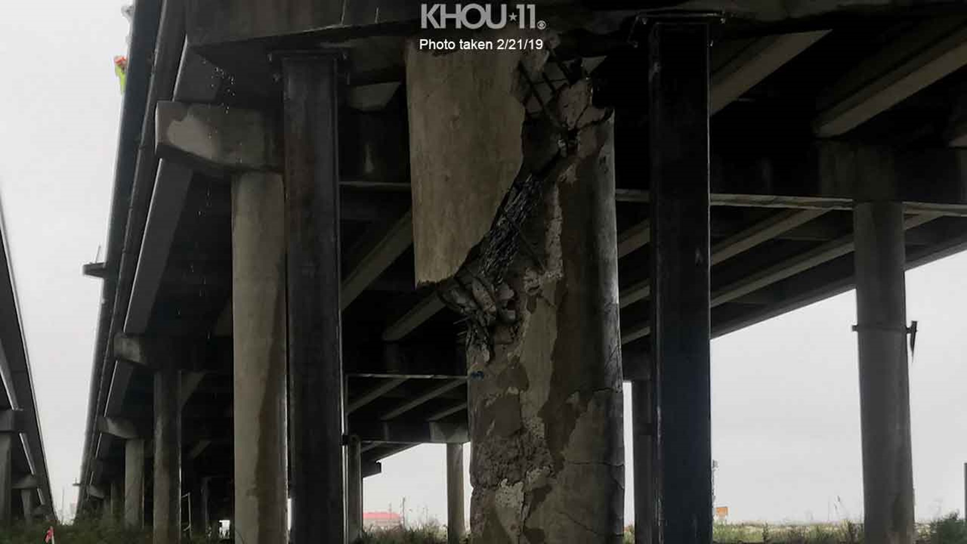 Raw video of the crack in the support beam on the I-10 East bridge over the San Jacinto River. This video was taken on February 21, 2019.
