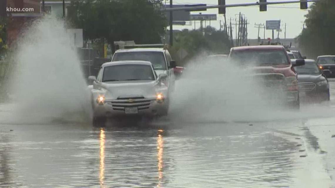 'It's gone down about 5 inches in 4 beers' Tourists make the most of Galveston flooding