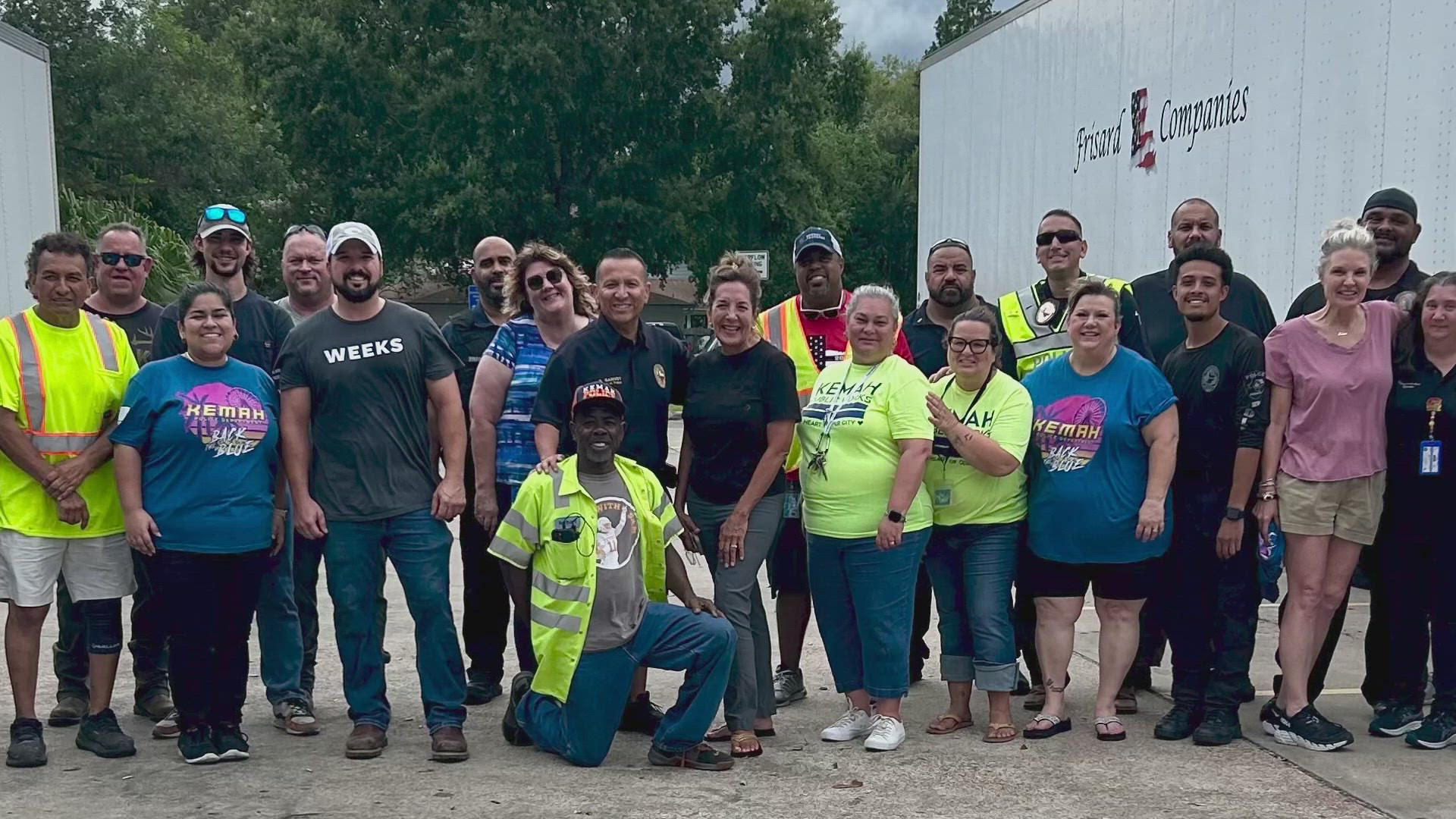 Kemah unites to aid Texas Hill Country flood victims | khou.com
