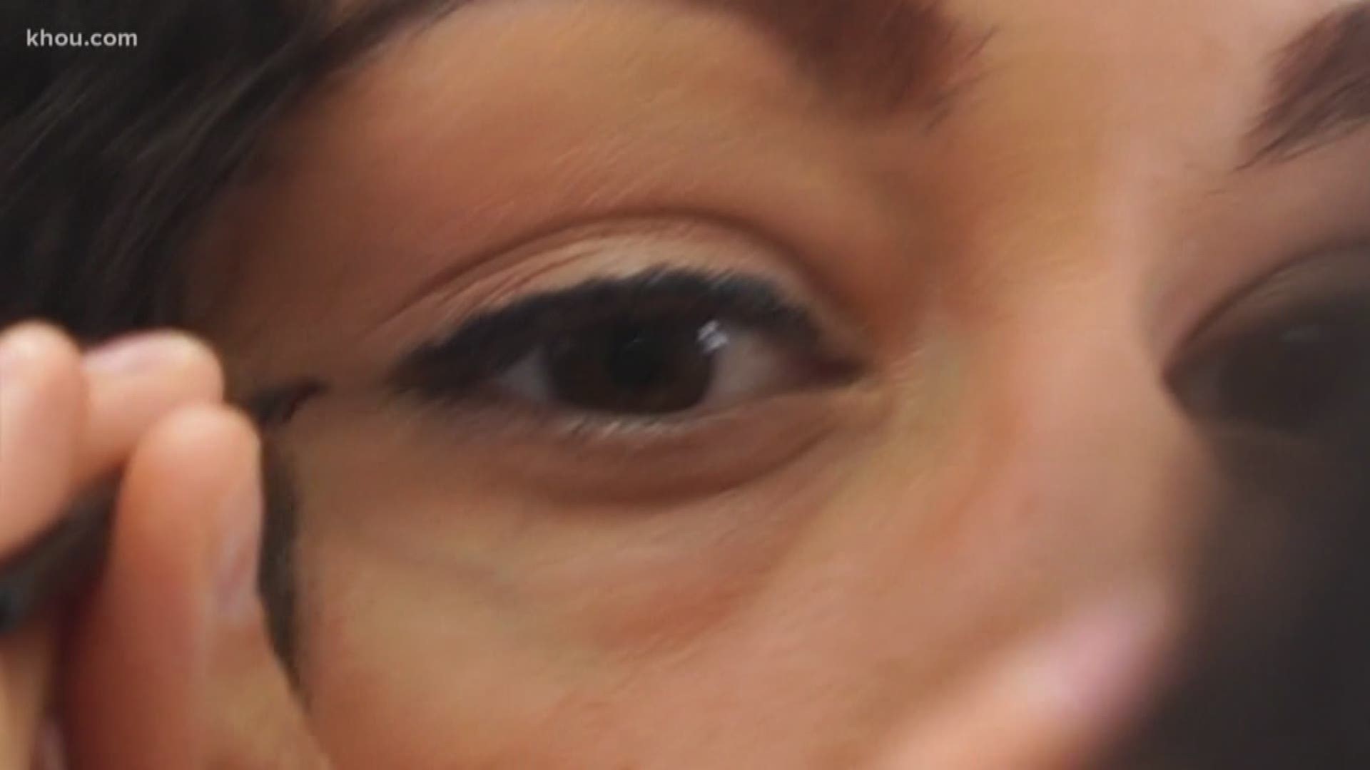 It's a twist on the eyelash game -- magnetic eyelashes and eyeliner -- but is it worth it?