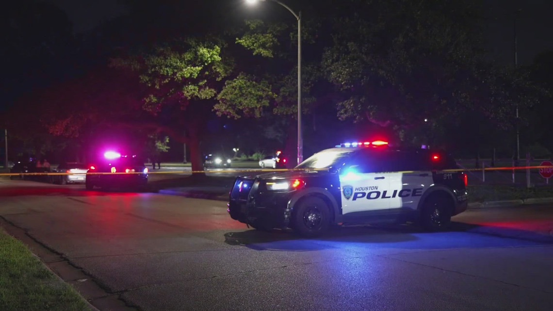 Houston park shooting leaves teen dead, another wounded