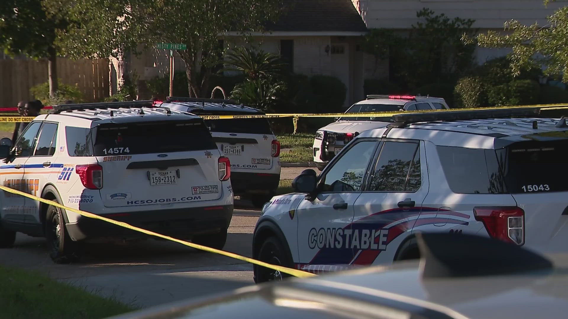 Off-duty deputy shoots man trying to enter car with child inside, HCSO ...