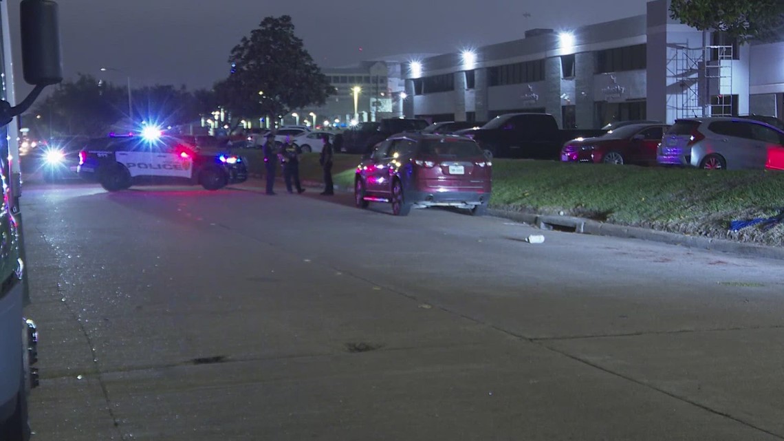 Man shot in parking lot near 610 after leaving Houston Rodeo | khou.com