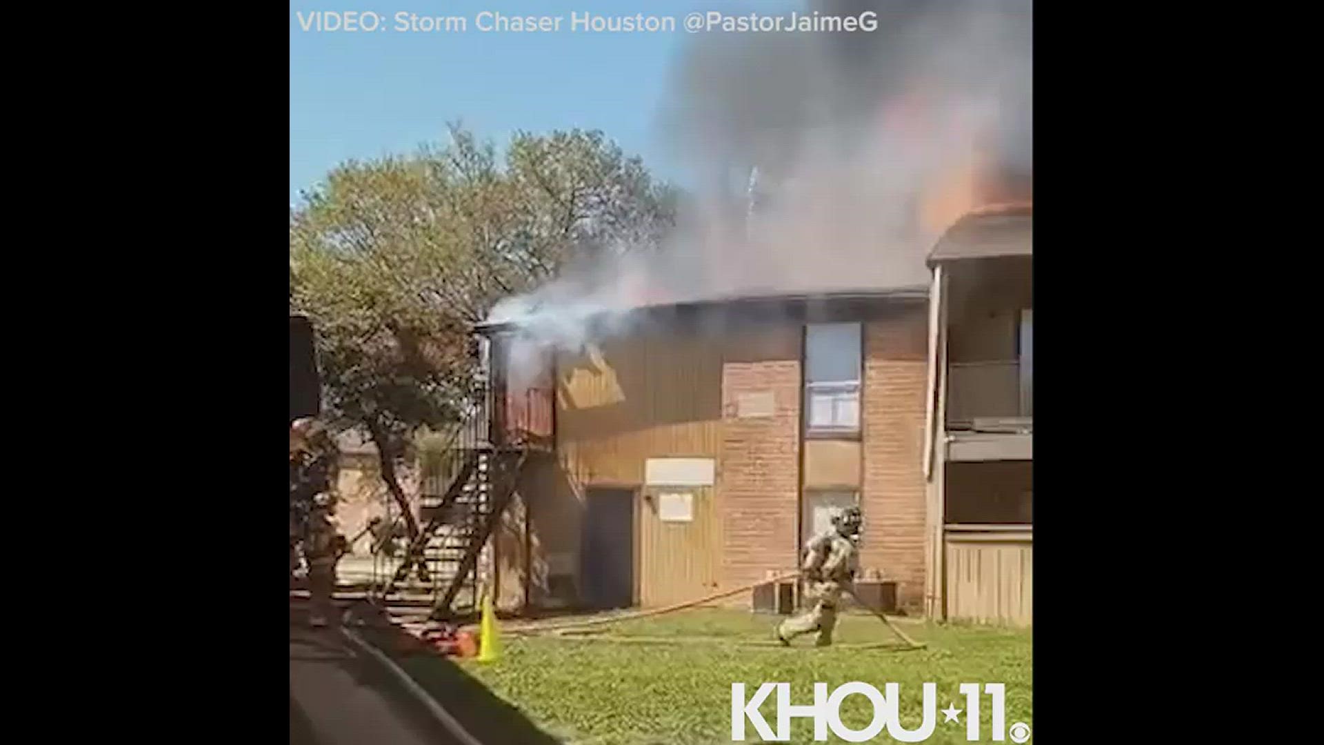 Video: NW Houston apartment building on fire; multiple units damaged ...