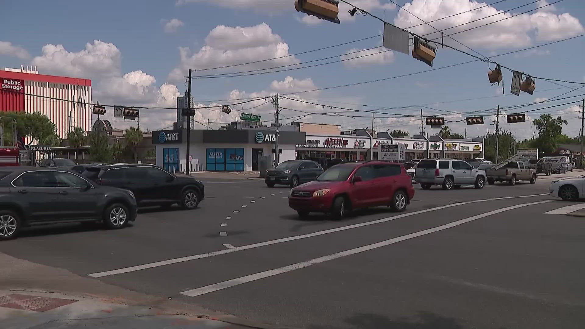 Major intersections with traffic lights out are creating confusion, chaos and crashes on the road.