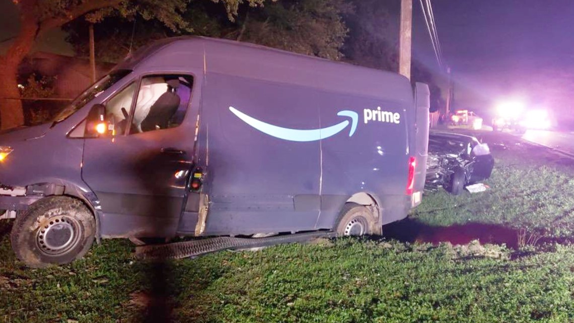 Driver Runs Away After Crashing Into Amazon Truck Near Katy Khou Com