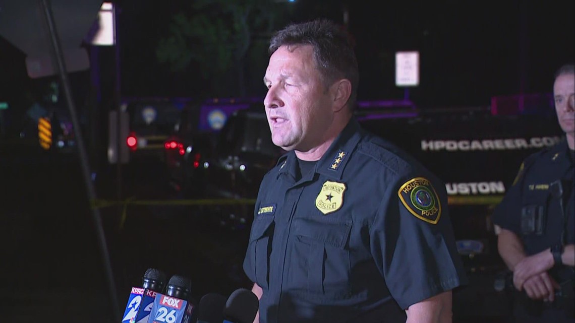 Suspect shot, killed by HPD officers after crash, chase in NE Houston ...