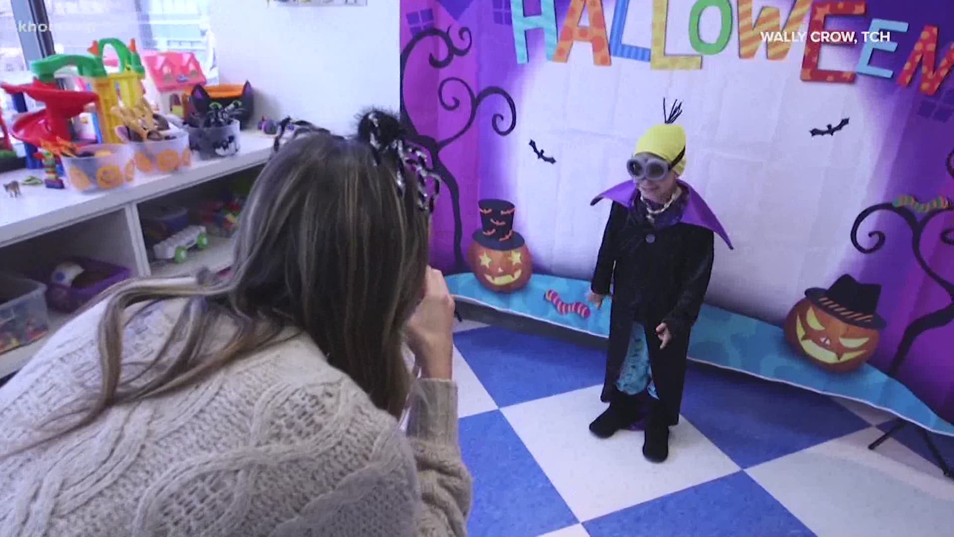 Houston Texans surprise kids at Texas Children's Hospital with surprise  Halloween visit