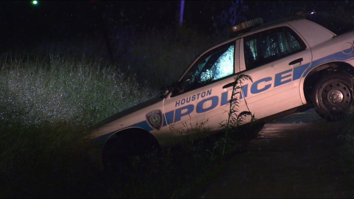 HPD officer crashes into ditch on Riceville School Road