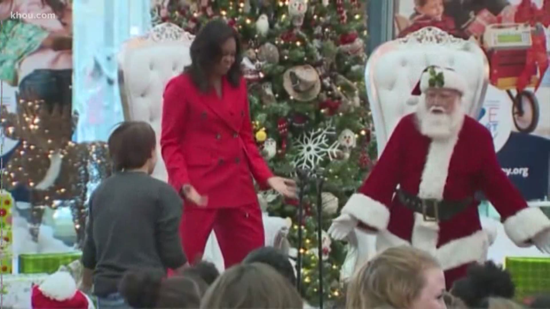 Michelle Obama and Santa do the Fortnite dance