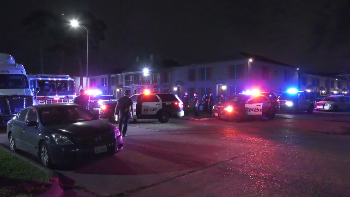 HPD Accidental deadly shooting in southeast Houston apartment