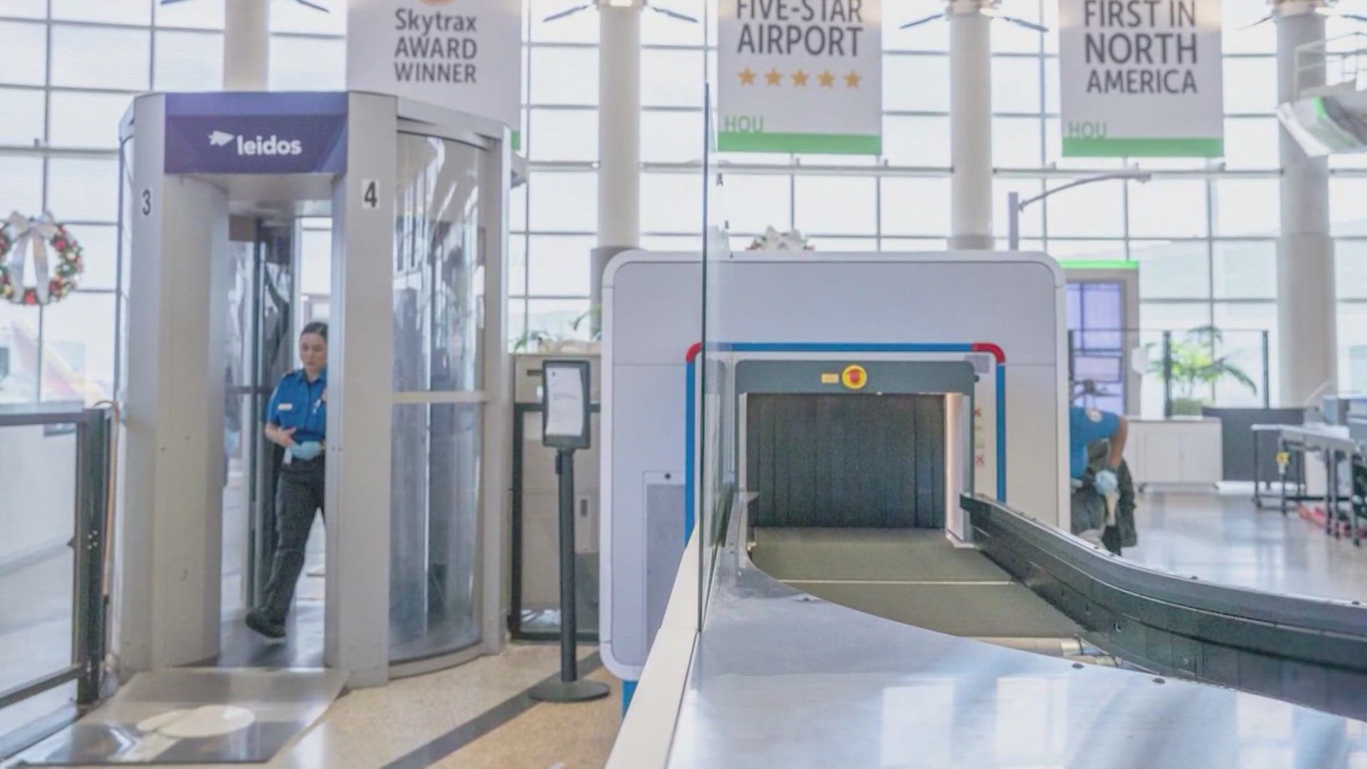 Houston airports expect record 3.4M holiday travelers