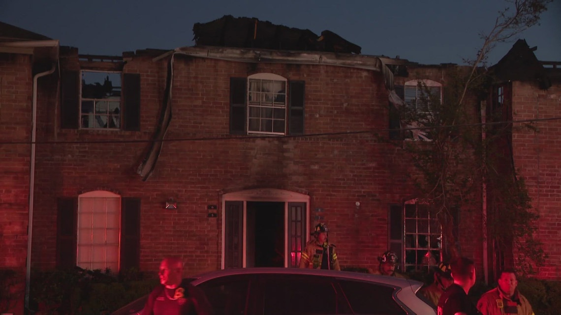 HFD: West Houston apartment fire damages 14 units | khou.com