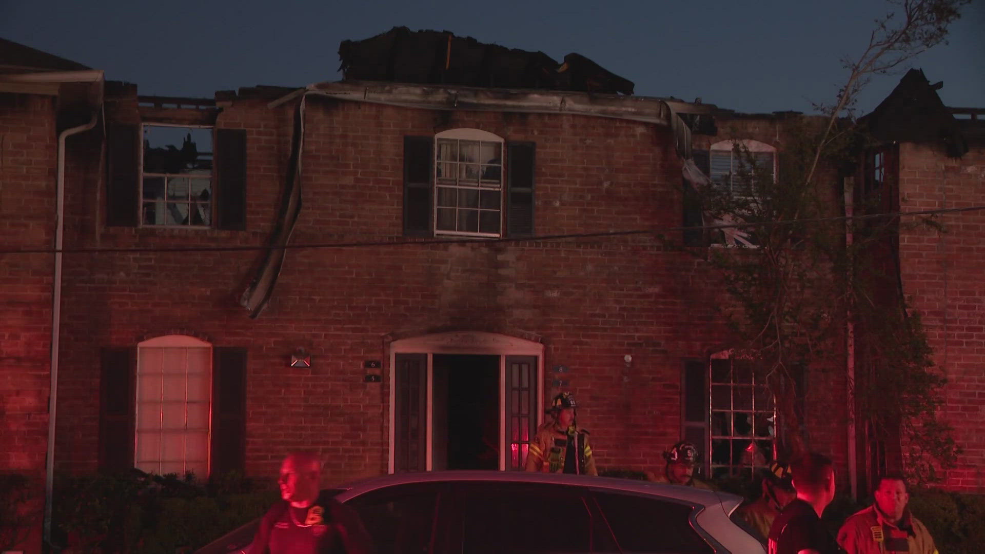 Firefighter injured after balcony collapse at west Houston apartment ...