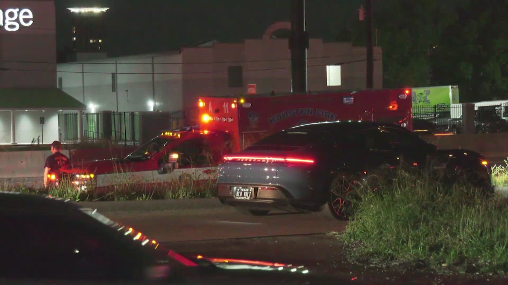 A deadly crash forced the mainlines of the Katy Freeway westbound at Heights Boulevard to shut down Tuesday evening, according to the Houston Police Department.