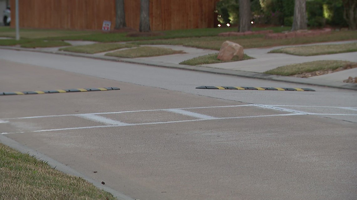 Houston-area community disagrees over speedbump removal - Vimarsana News