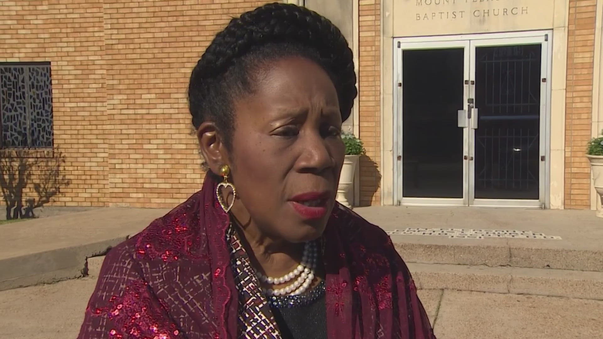 Jackson Lee will not have to give up her congressional seat to run for mayor.