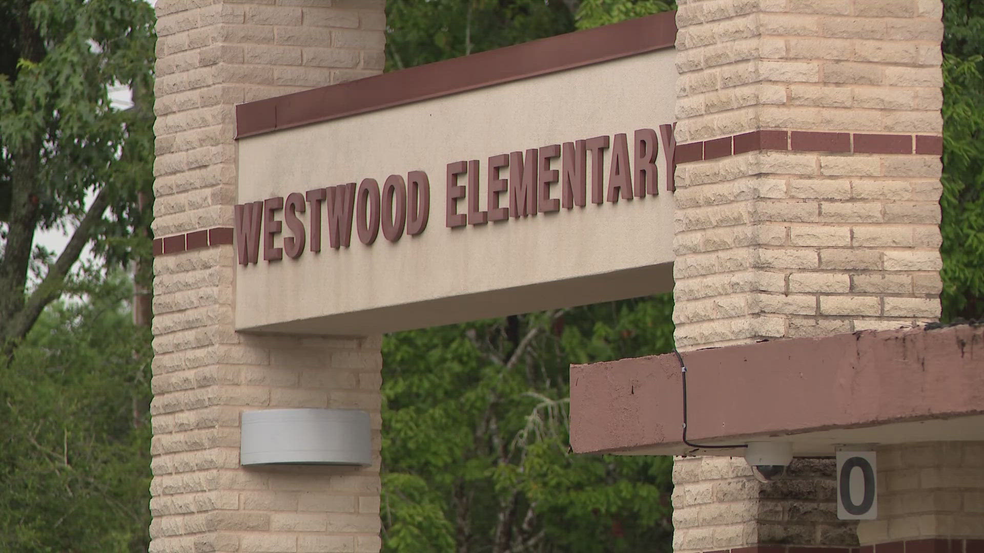 Community rallies to help families after mold delays Westwood Elementary opening