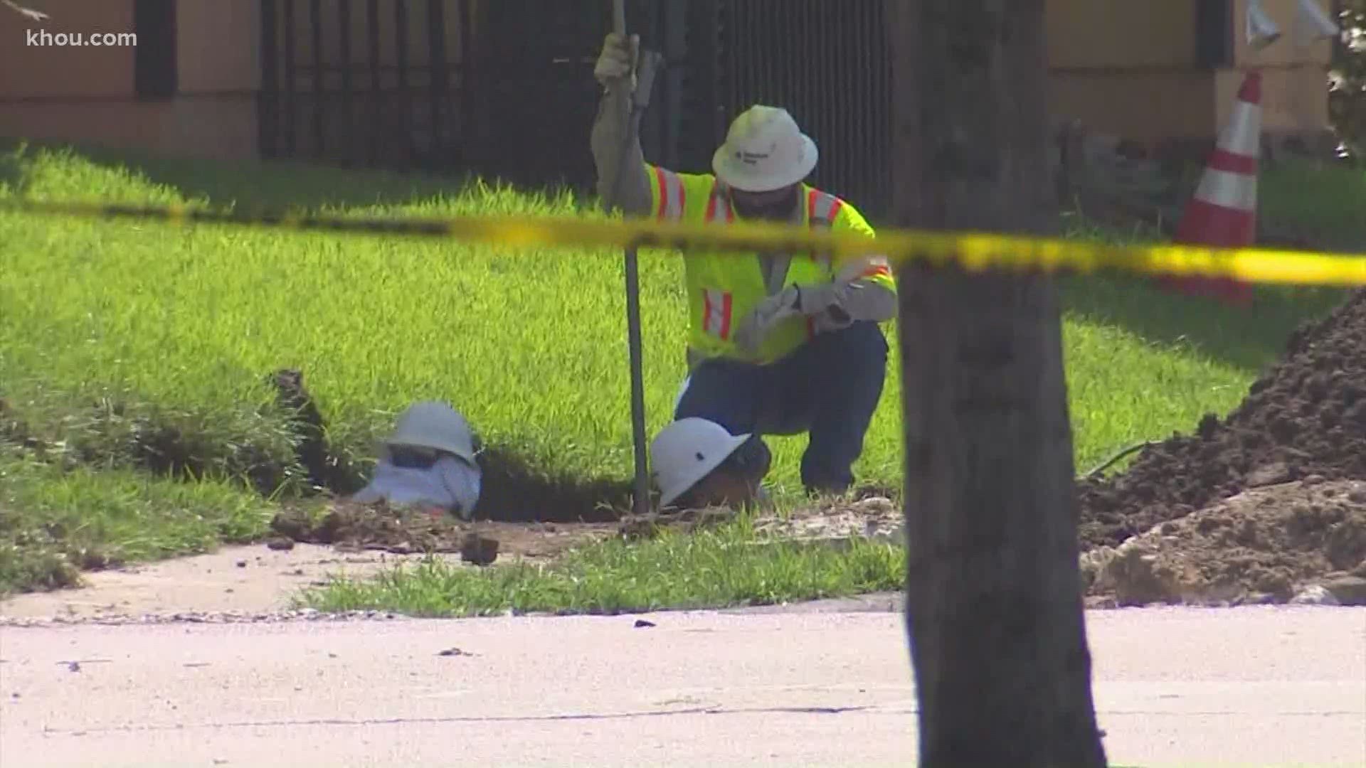 Centerpoint crews worked to contain a gas leak after an underground pipe was struck by construction crews.