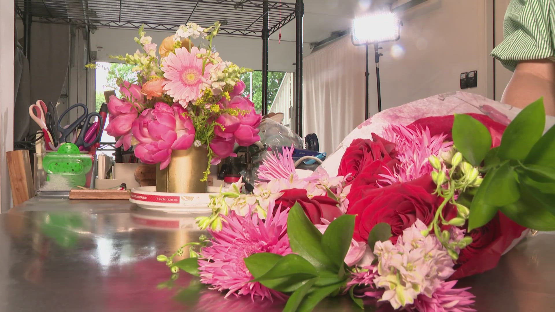 A Kingwood florist is uniting florists across Texas to create free memorial arrangements for families grieving Hill Country flood victims.