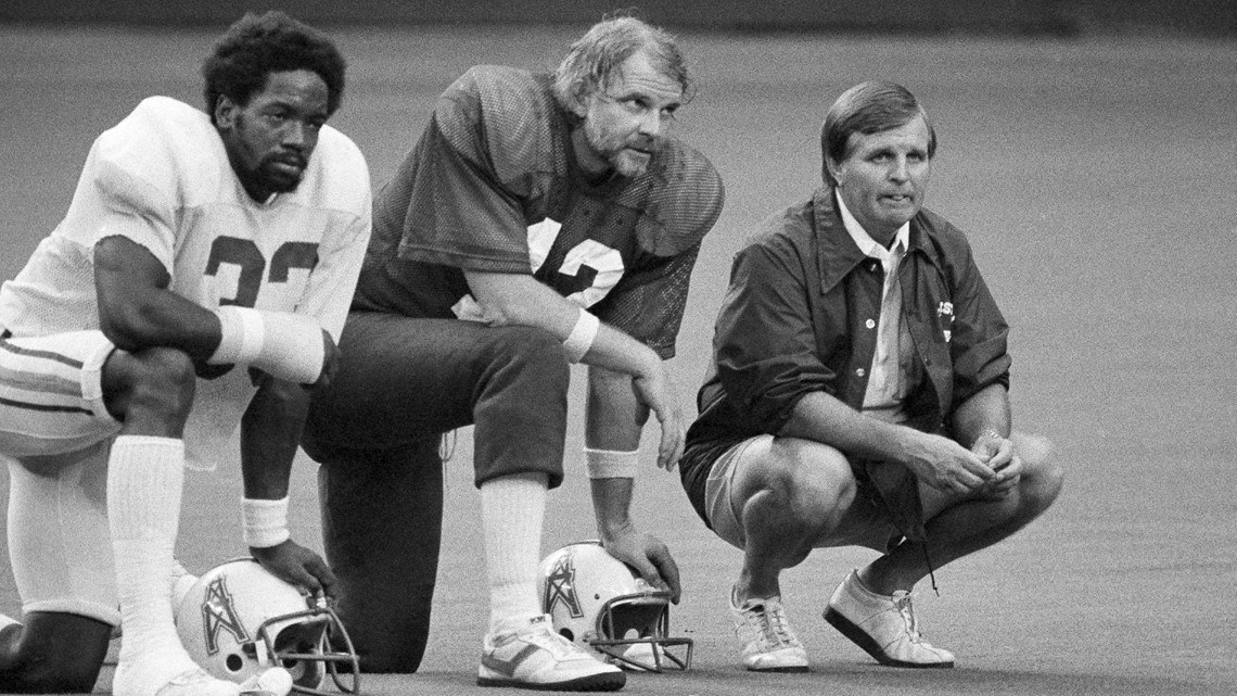 Houston Oilers' quarterback Ken Stabler throws a pass during a