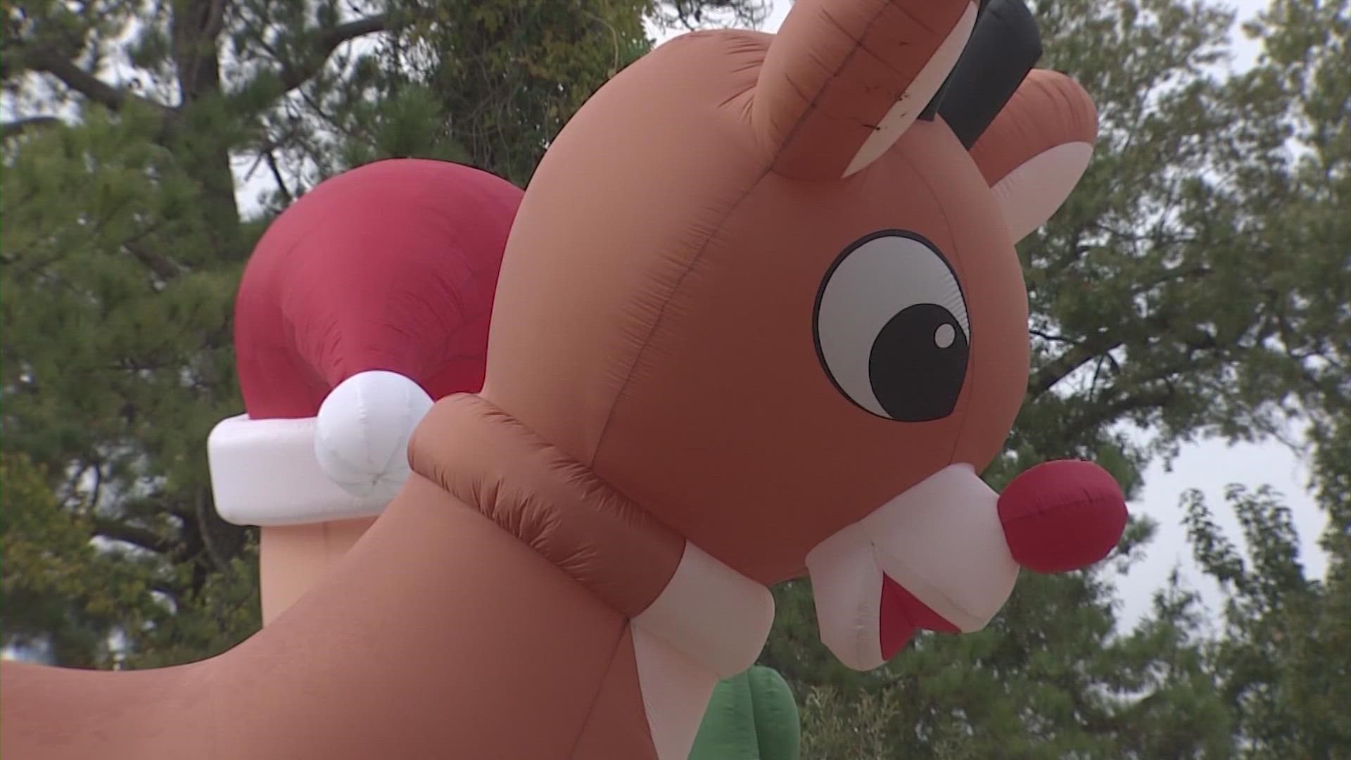 A giant inflatable Rudolph has been returned after thieves were caught on camera stealing it from a northwest Houston yard in the middle of the night.
