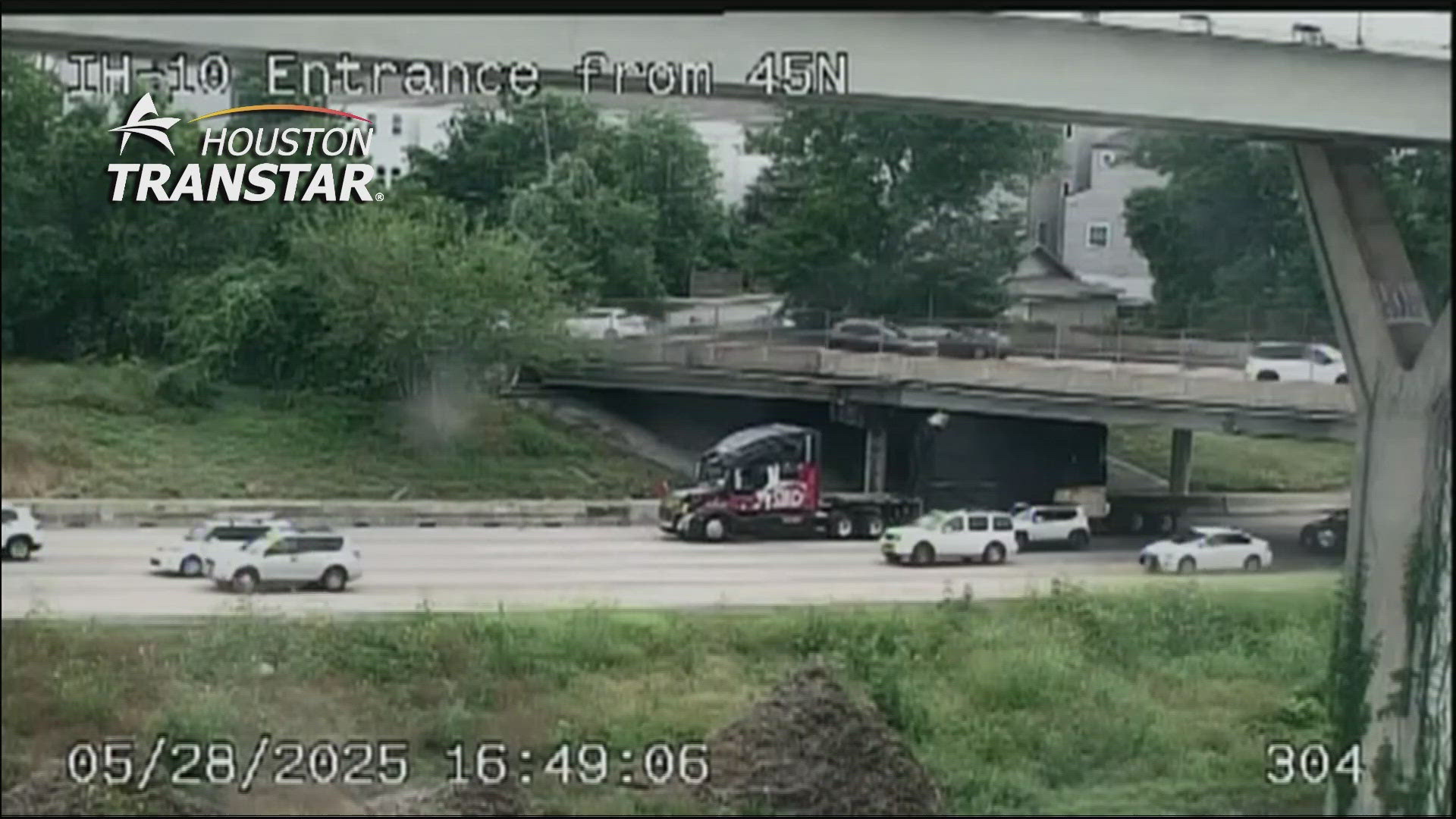 Big rig gets stuck under overpass on I-10 EB entrance from 45 | khou.com